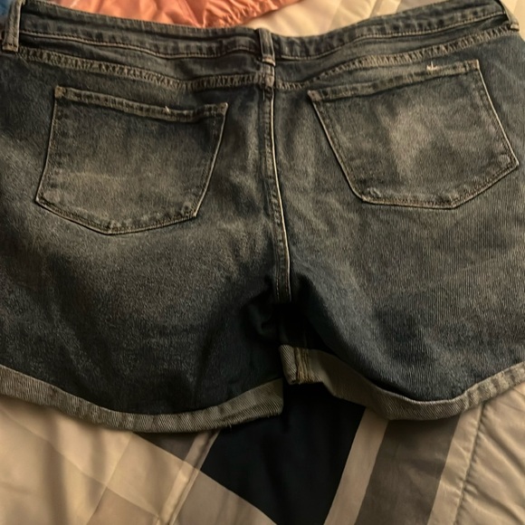 Slightly used juniors girls size 17 Arizona jeans shorts. From a smoke free home - Picture 2 of 5